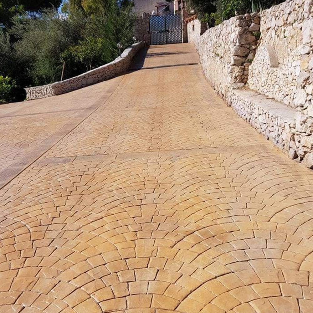 Suelo de hormigón impreso decorativo para accesos y caminos en Málaga - MURES