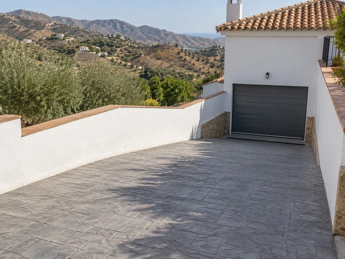 Rampa de garaje de hormigón impreso